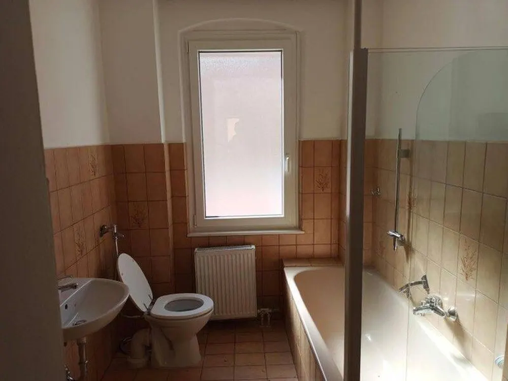 Teilrenovierte Wohnung - Werderstraße - 2. OG - Bad mit Fenster - Einbauküche möglich