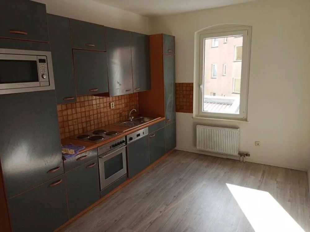 Teilrenovierte Wohnung - Werderstraße - 2. OG - Bad mit Fenster - Einbauküche möglich