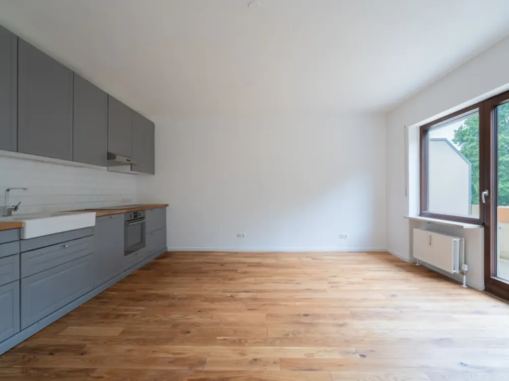 Sanierte 4-Zimmer-Dachgeschosswohnung mit 3 Balkonen und TG-Stellplatz