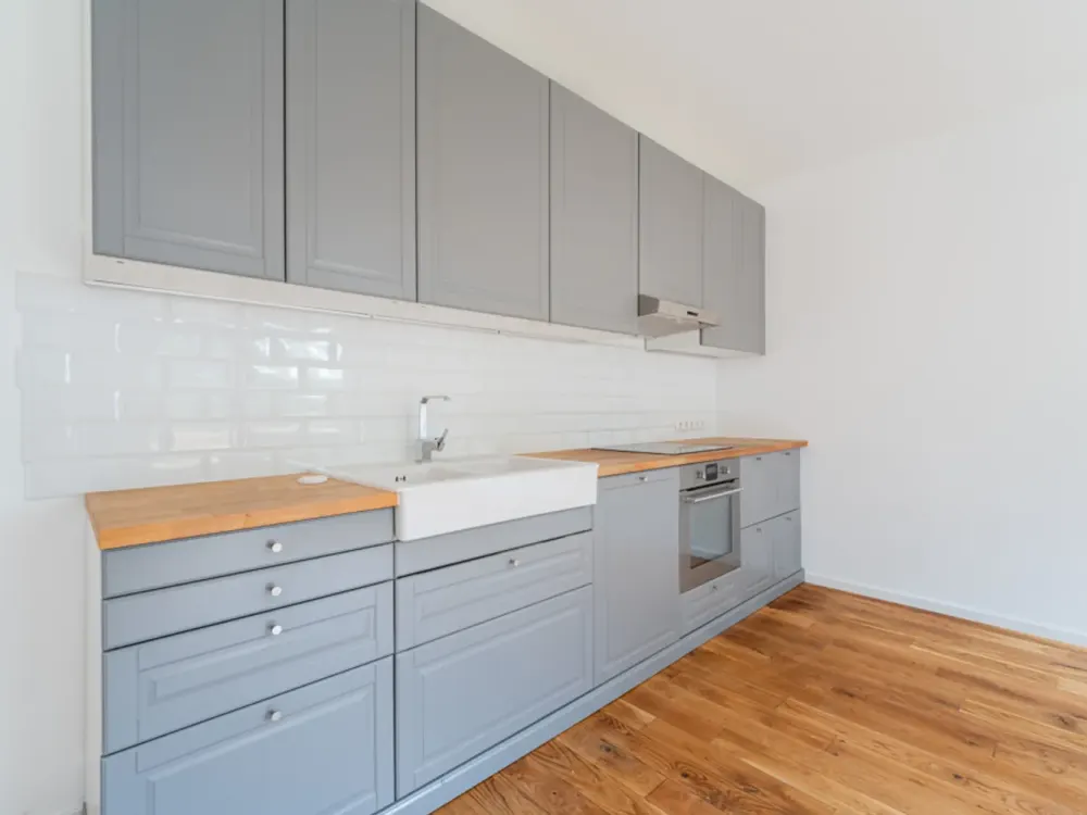 Sanierte 4-Zimmer-Dachgeschosswohnung mit 3 Balkonen und TG-Stellplatz