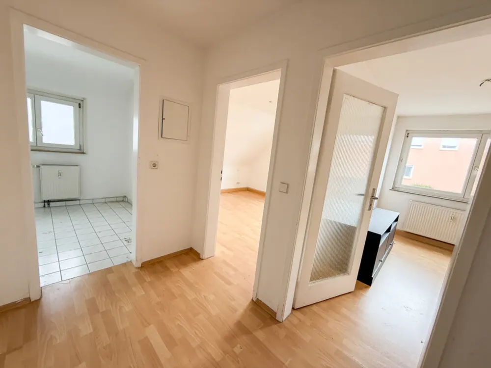 Schöne 2-Zimmer-Dachgeschosswohnung mit neuer Einbauküche