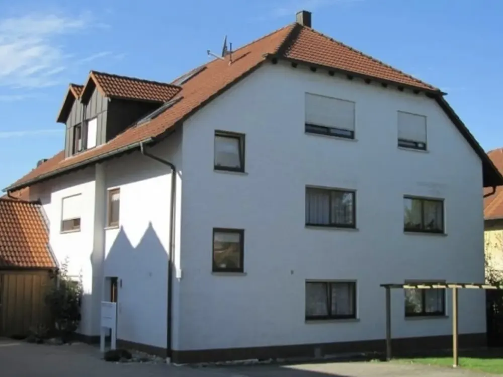Beautiful 3-Room Apartment with Fitted Kitchen and West Balcony