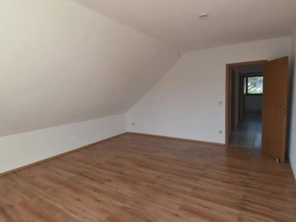 Beautiful 3-Room Apartment with Fitted Kitchen and West Balcony