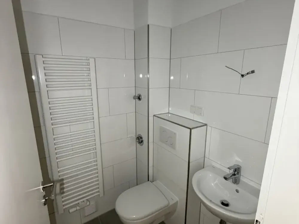 Helle und sanierte 3,5-Raum-Wohnung mit tollem Ausblick, neue Heizung, Fenster, Heizkörper, Bad