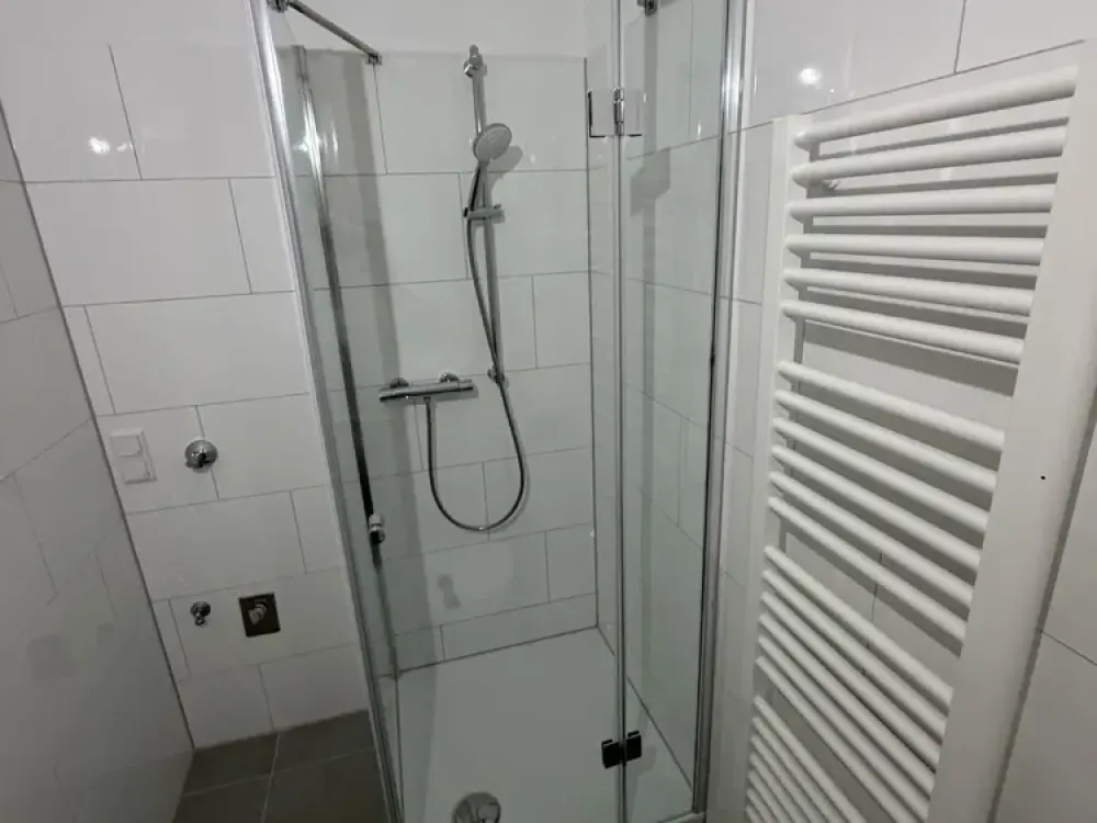 Helle und sanierte 3,5-Raum-Wohnung mit tollem Ausblick, neue Heizung, Fenster, Heizkörper, Bad