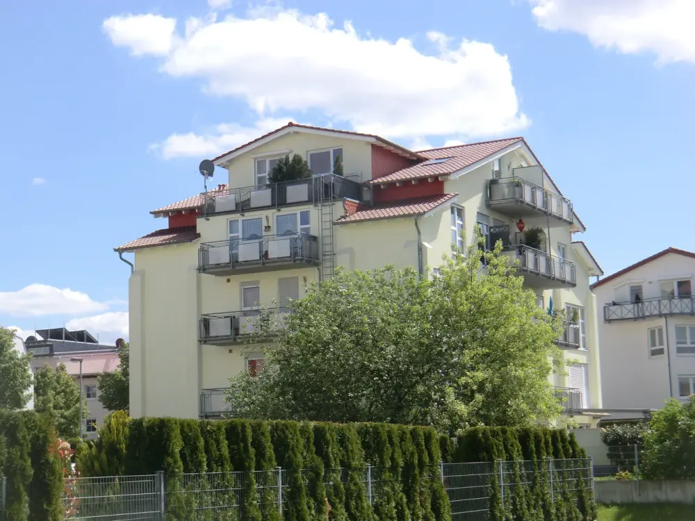 Jung & schick: Attraktive Maisonette-Wohnung mit Fernblick