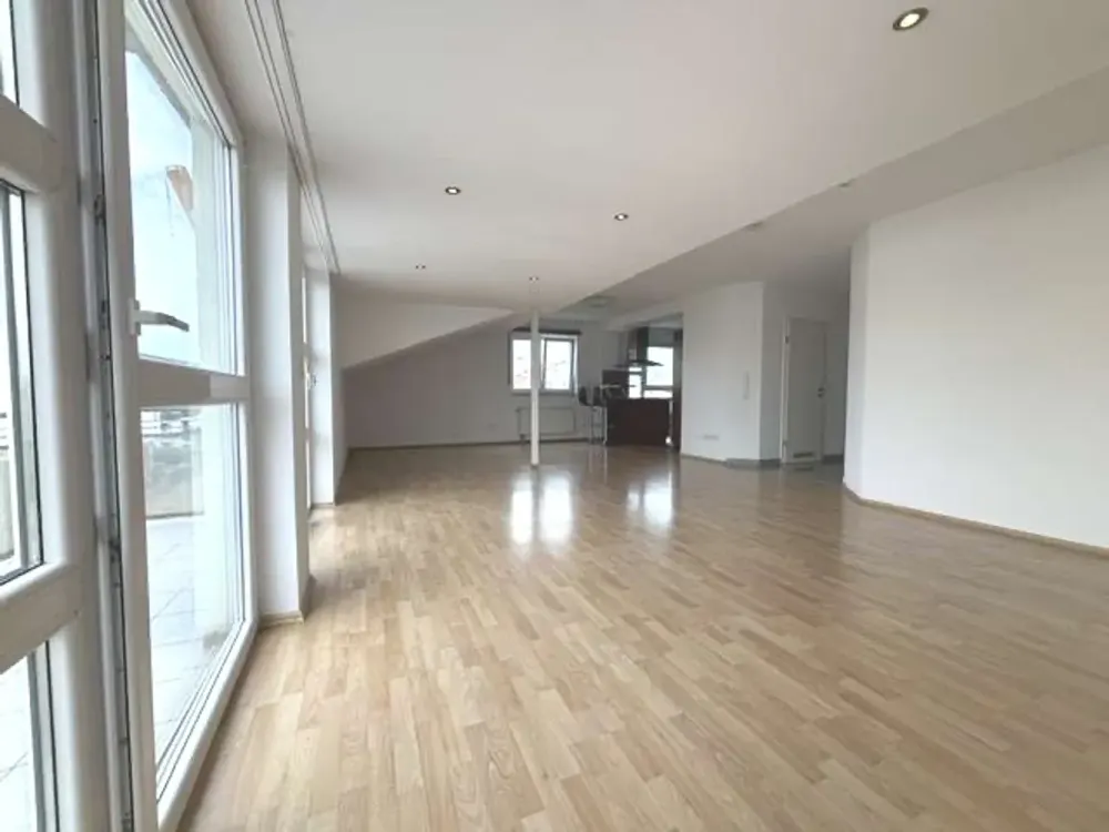 Jung & schick: Attraktive Maisonette-Wohnung mit Fernblick