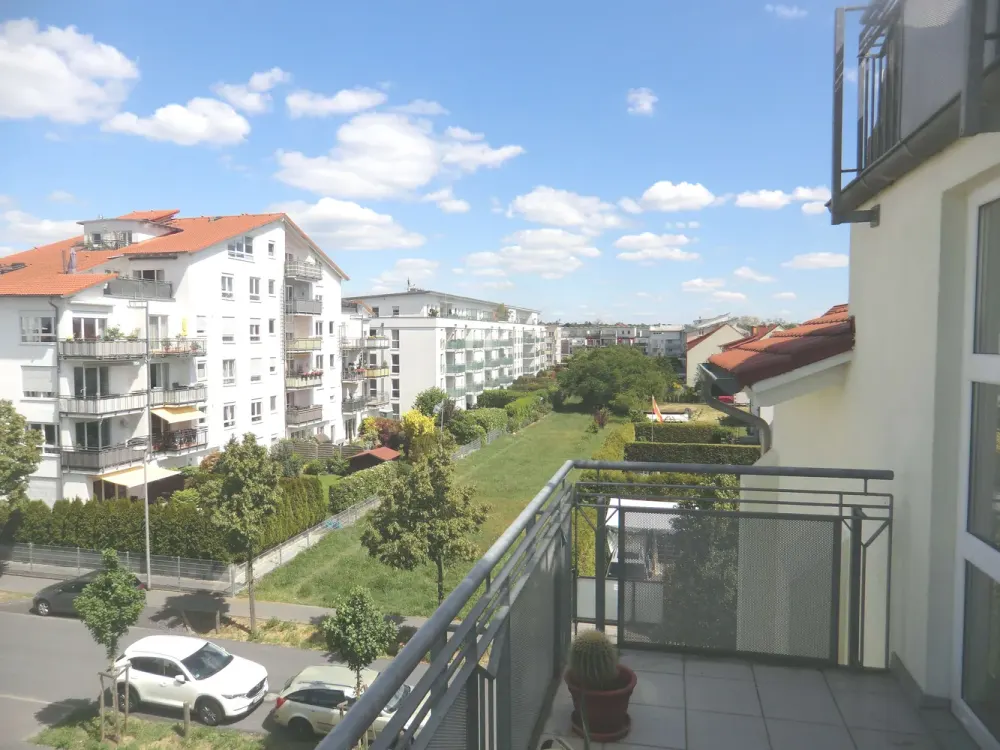 Jung & schick: Attraktive Maisonette-Wohnung mit Fernblick