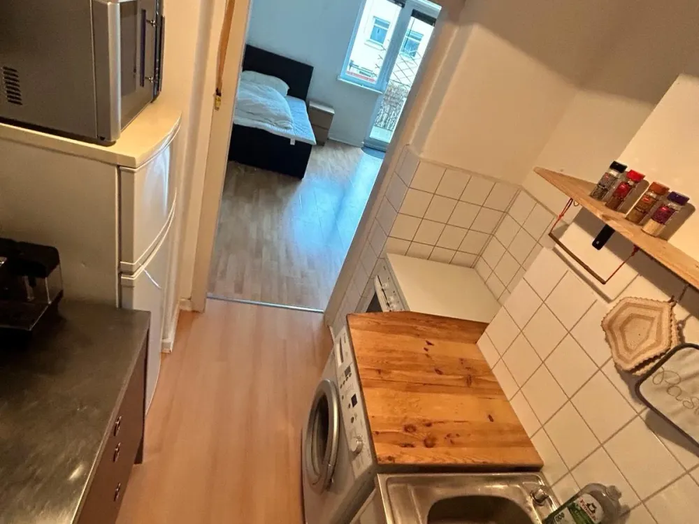 Möblierte 1-Zimmer-Wohnung mit großem Balkon zur Untermiete