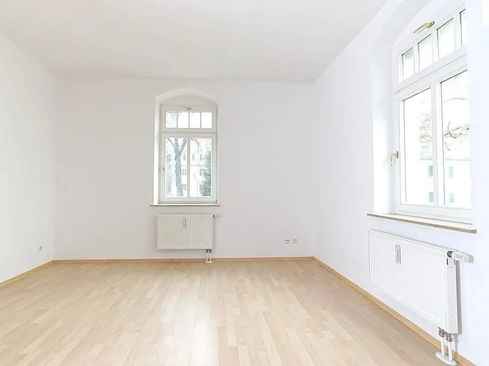 Plauen: Wohnung im Hochparterre mit großem Balkon, Gartenterrasse & großem Gartenanteil