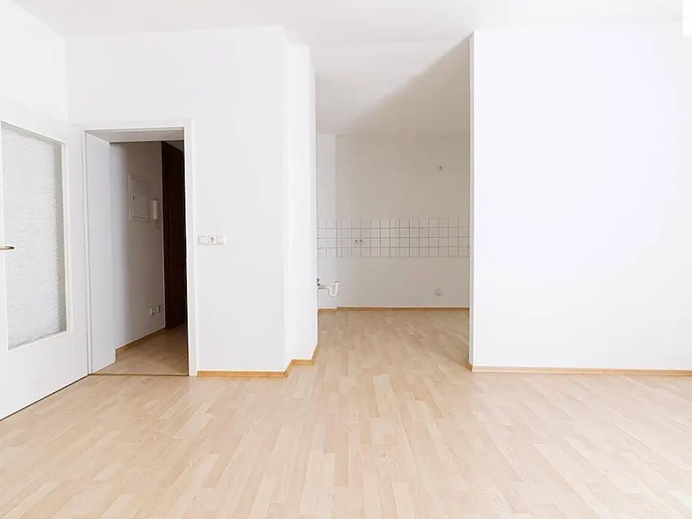 Plauen: Wohnung im Hochparterre mit großem Balkon, Gartenterrasse & großem Gartenanteil