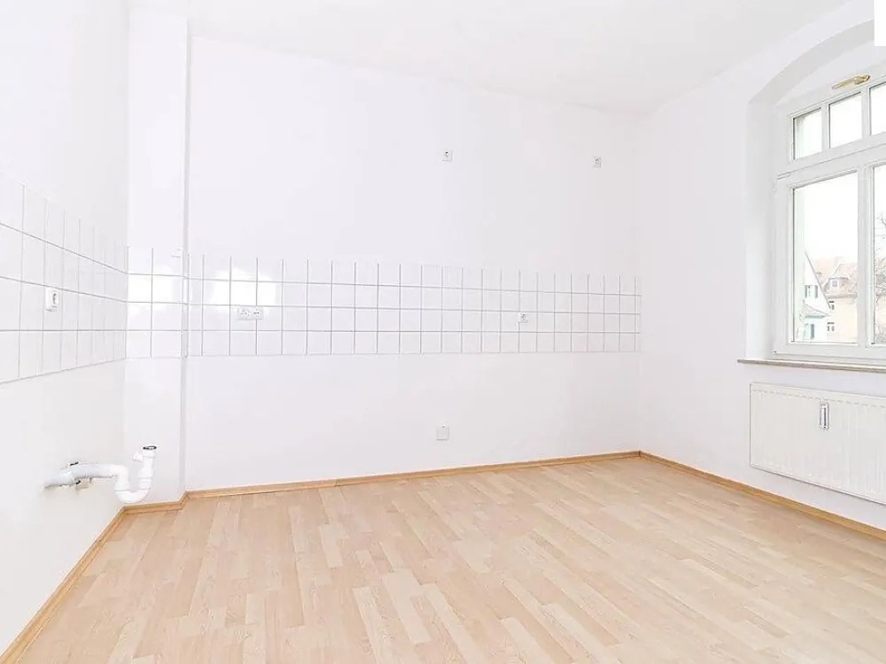 Plauen: Wohnung im Hochparterre mit großem Balkon, Gartenterrasse & großem Gartenanteil