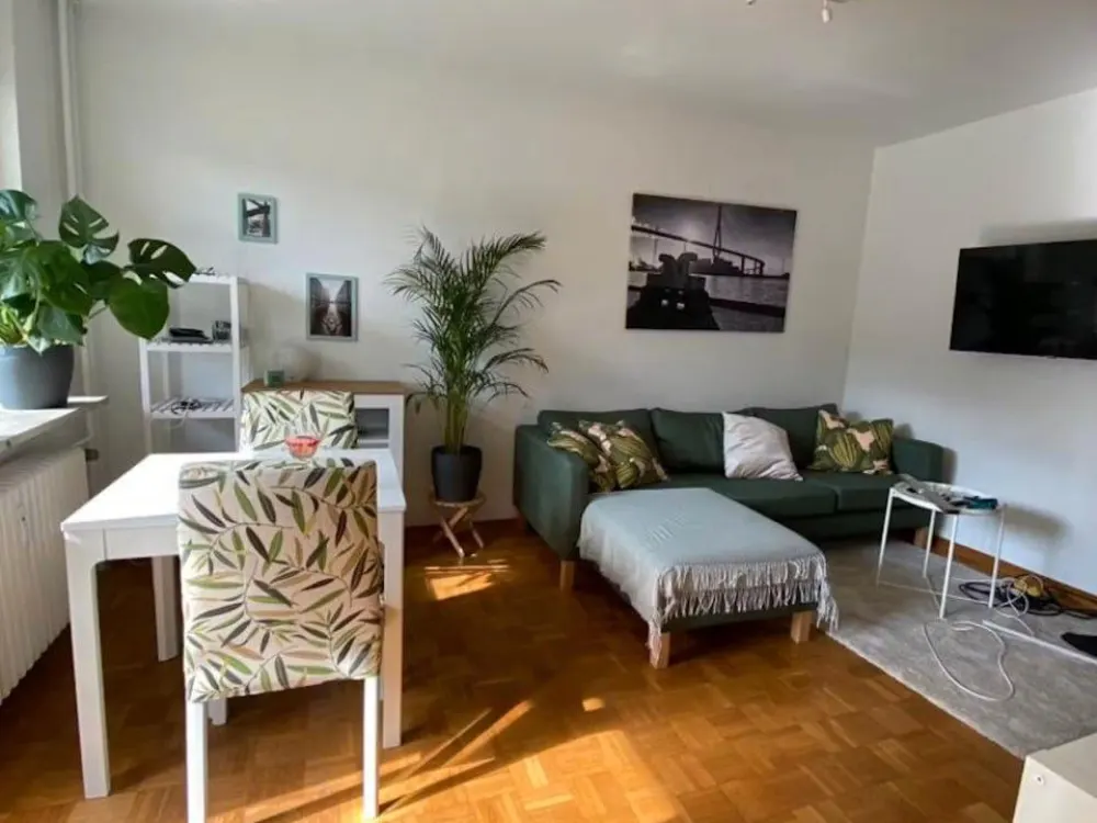 Modernes, möbliertes 1-Zimmer-Apartment mit Gartenblick