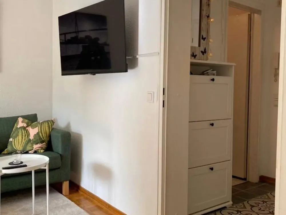 Modernes, möbliertes 1-Zimmer-Apartment mit Gartenblick