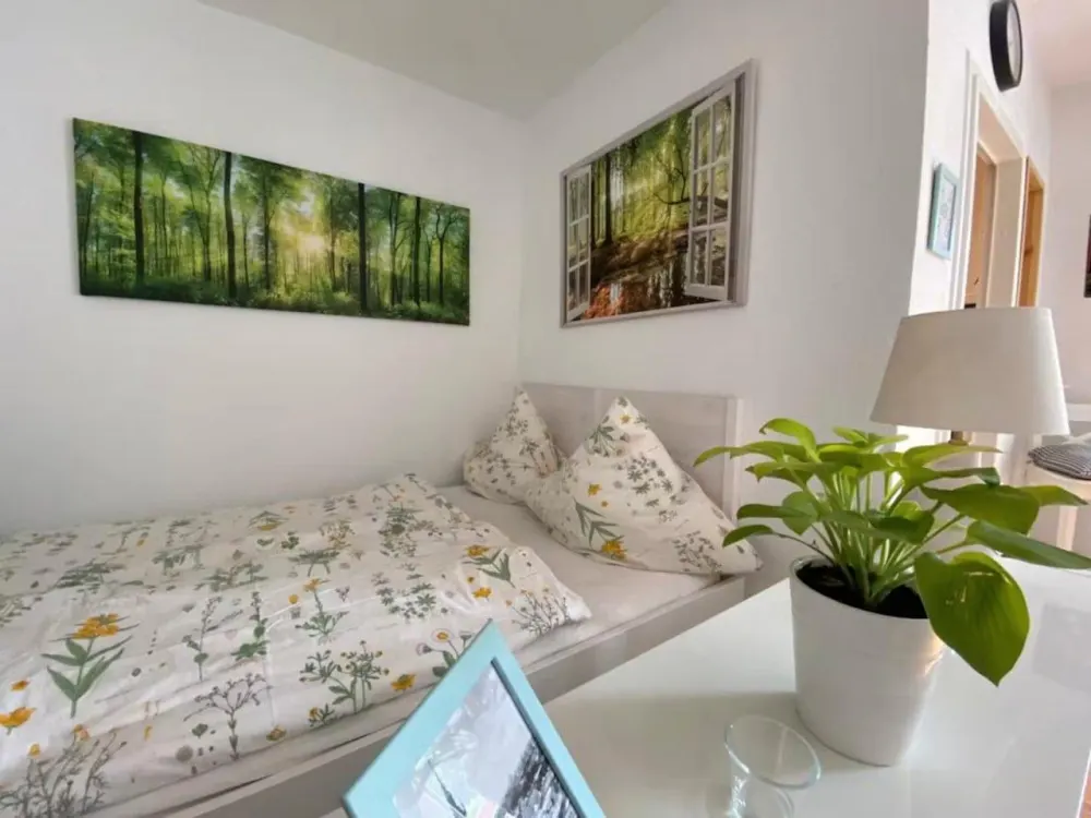 Modernes, möbliertes 1-Zimmer-Apartment mit Gartenblick