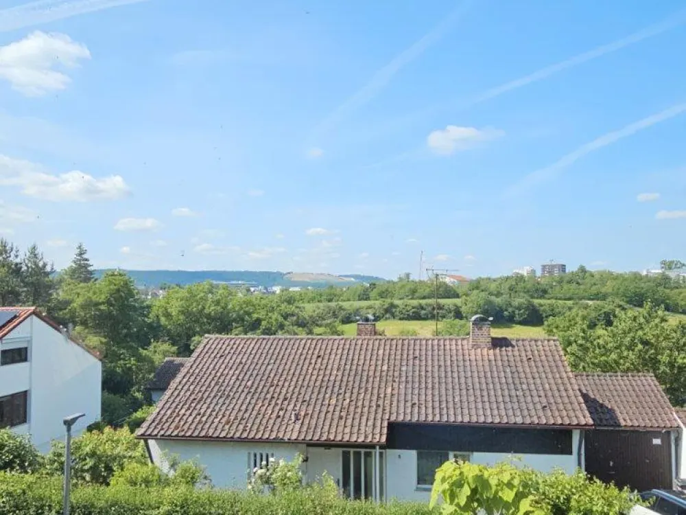 2.5-Room Apartment with Built-in Kitchen in Leonberg