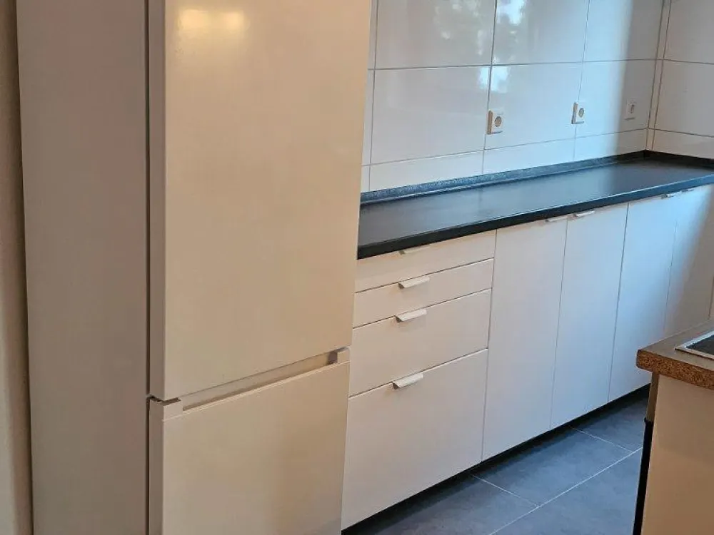 2.5-Room Apartment with Built-in Kitchen in Leonberg
