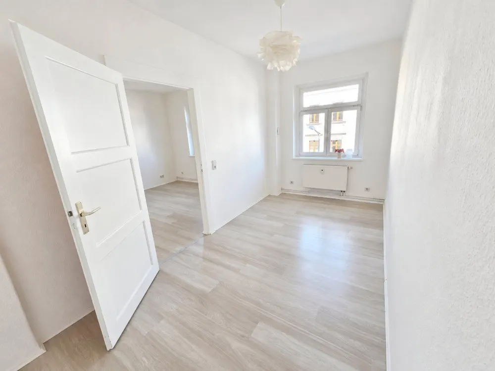 HELLE 4-RAUM-WOHNUNG MIT LOGGIA & TRAUMBLICK, LEIPZIG GOHLIS