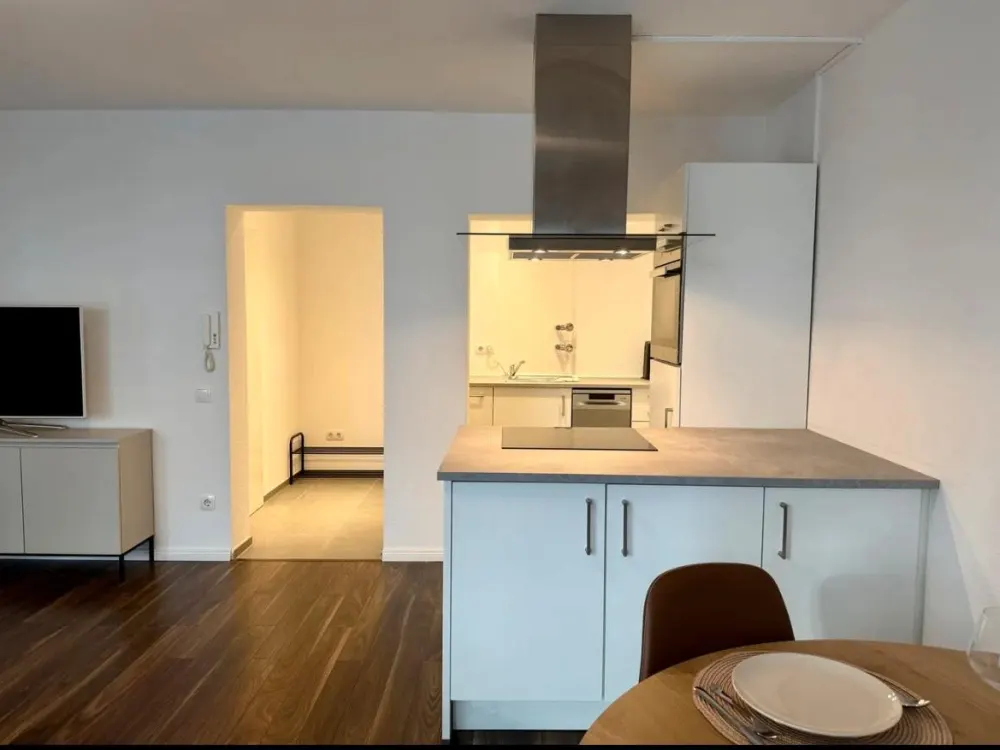 Erstbezug nach Renovierung: 2-Zimmer Wohnung im Lorrettoviertel