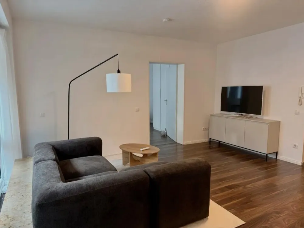 Erstbezug nach Renovierung: 2-Zimmer Wohnung im Lorrettoviertel