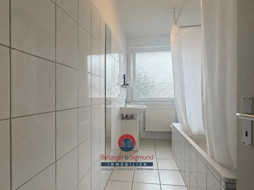 KREFELD - 3-ZIMMER-DACHGESCHOSSWOHNUNG IN ZENTRALER & RUHIGER LAGE MIT EINBAUKÜCHE