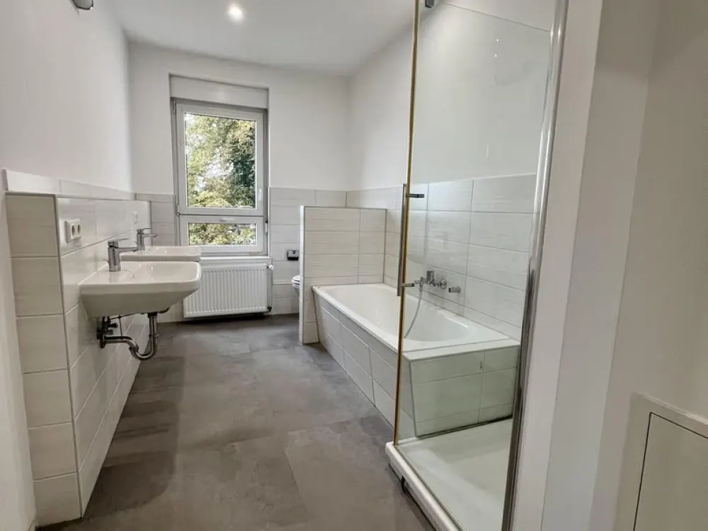 4-Raum-Wohnung | Balkon | große Küche | Abstellraum | Stellplatz