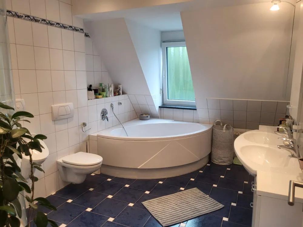 Nachmieter gesucht: Helle Maisonettewohnung mit Balkon, viel Grün
