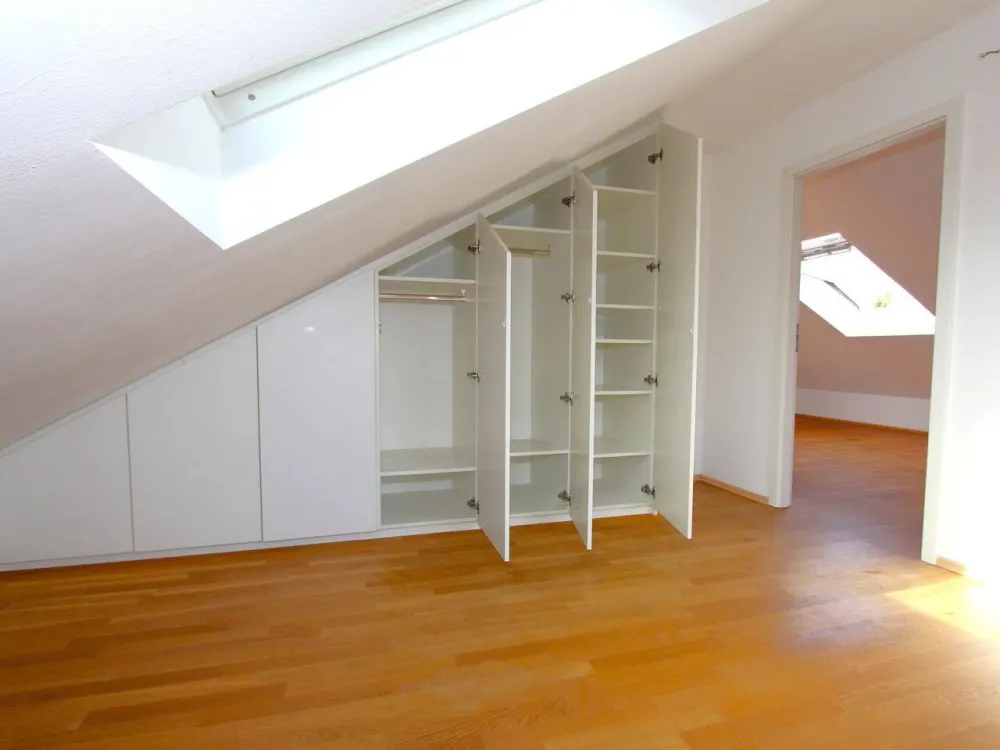 Traumhafte 1,5 Zi.-DG.-Whg. mit Süd-/Balkon mit Klimaanlage in München "Am Hart" zur Miete.