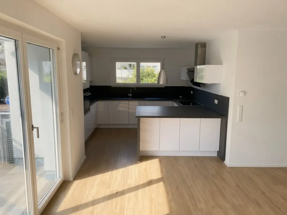 Neuwertige 4-Zimmer-Wohnung mit Balkon, EBK und Garage, Waiblingen Süd