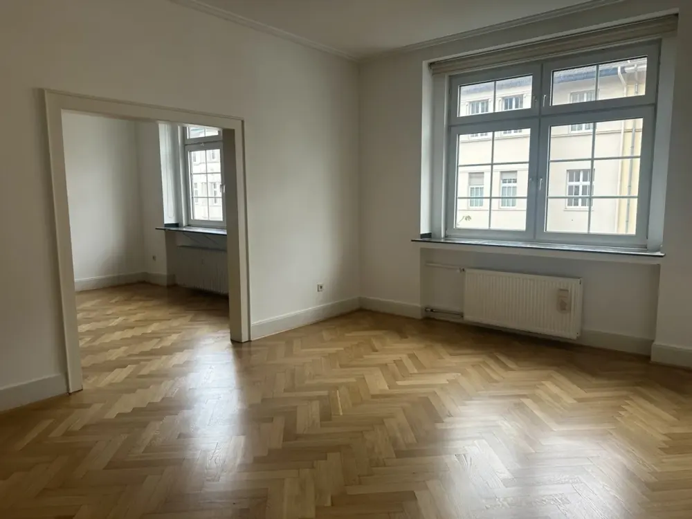 Charmante Altbauwohnung in D-Oberkassel mit 2 Balkonen