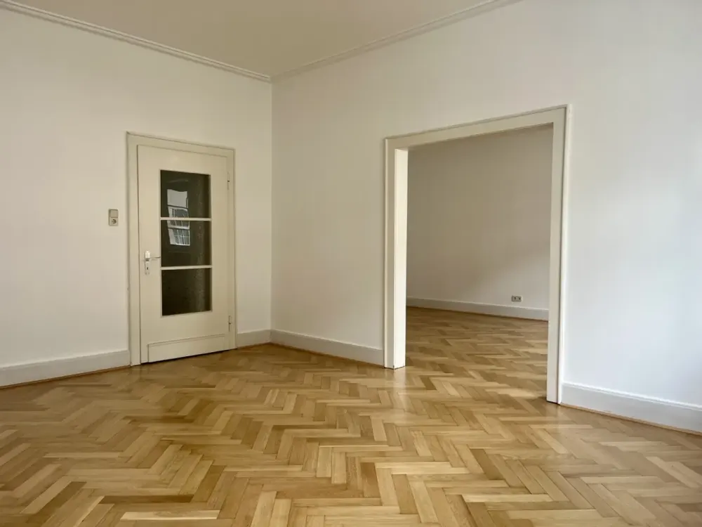 Charmante Altbauwohnung in D-Oberkassel mit 2 Balkonen