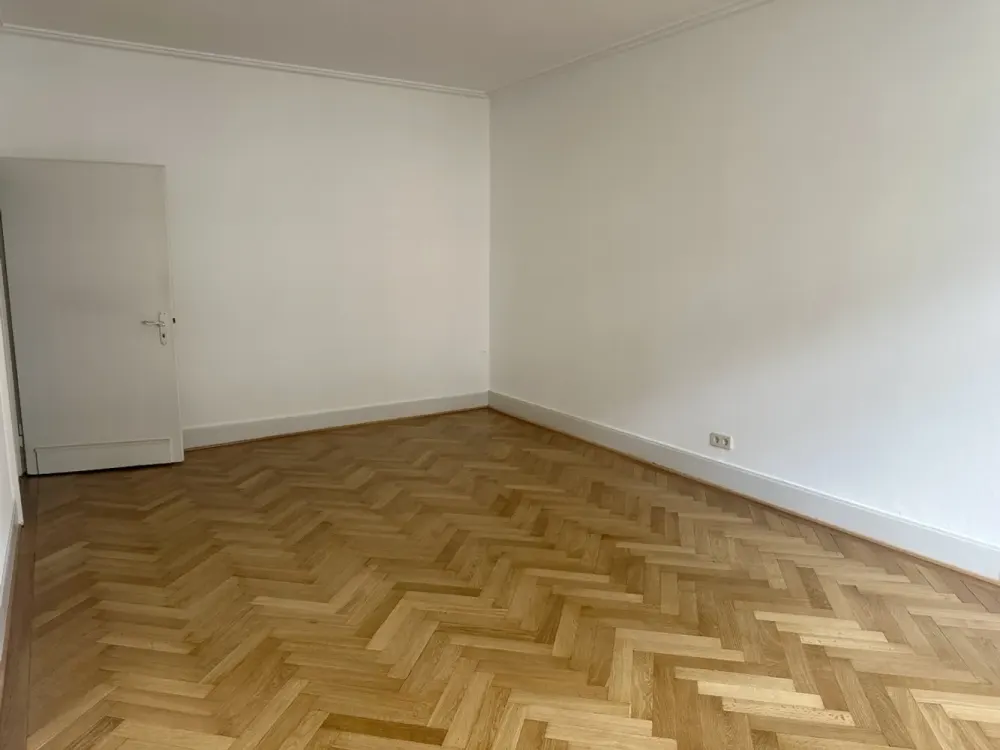 Charmante Altbauwohnung in D-Oberkassel mit 2 Balkonen