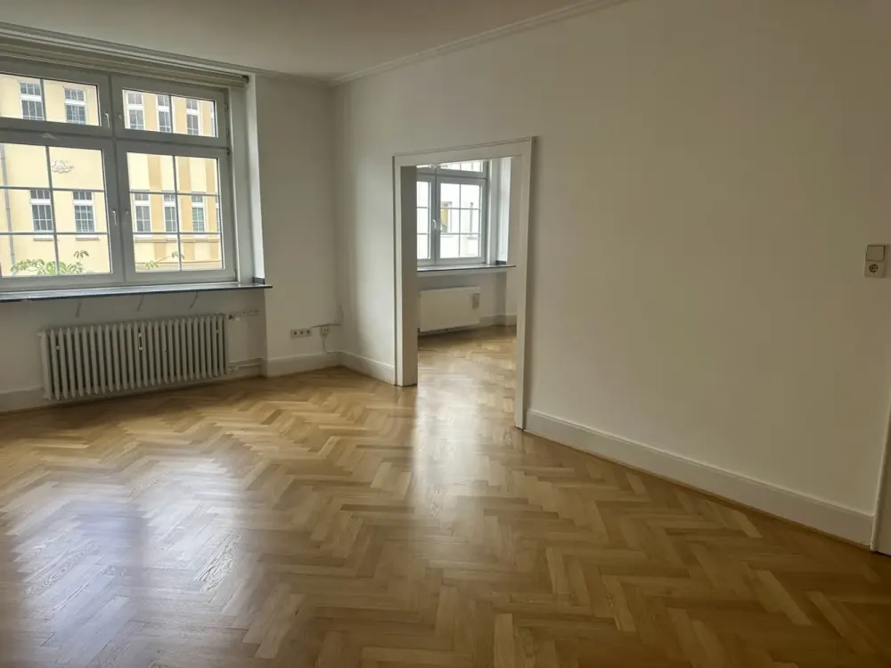 Charmante Altbauwohnung in D-Oberkassel mit 2 Balkonen