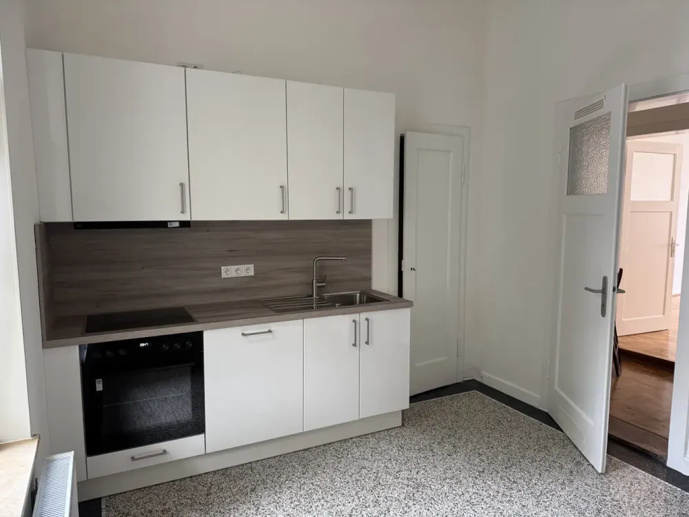 Traumhaft schöne 4 Zi Whg mit Balkon I. OG Erstbezug nach Modernisierung