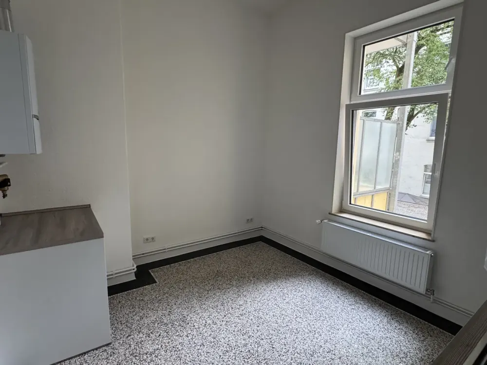 Traumhaft schöne 4 Zi Whg mit Balkon I. OG Erstbezug nach Modernisierung