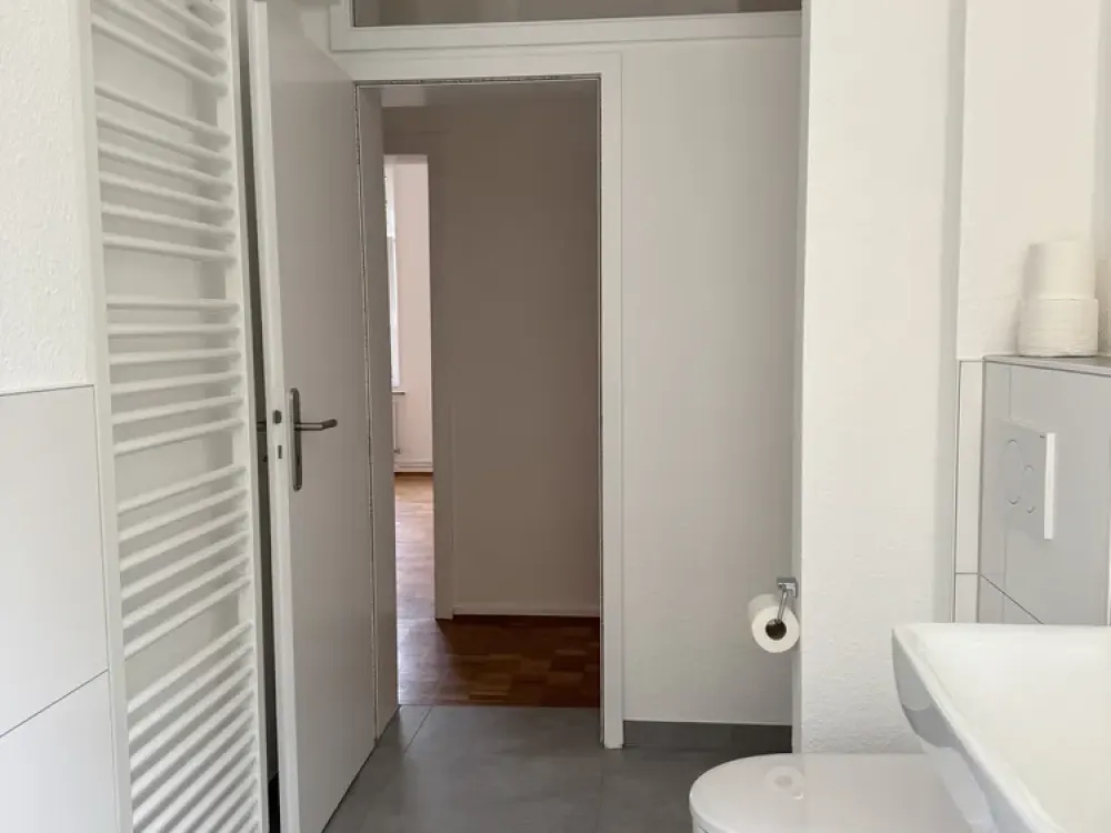 Traumhaft schöne 4 Zi Whg mit Balkon I. OG Erstbezug nach Modernisierung