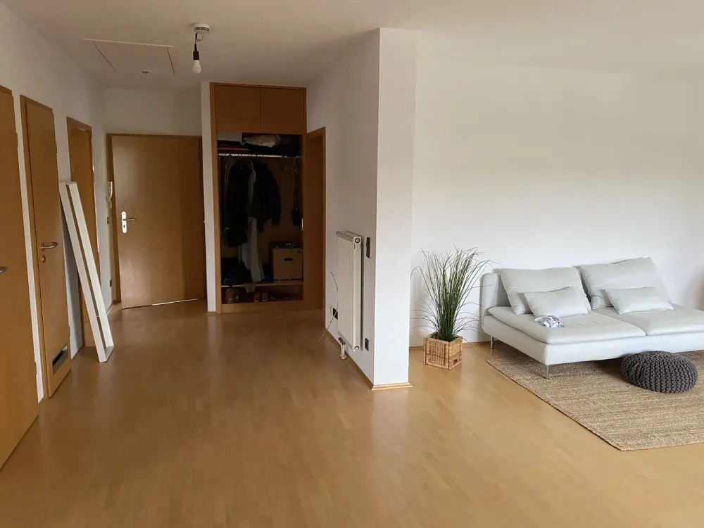 Helle 92 m² Dachgeschosswohnung mit Balkon, 2 Bädern und traumhaftem Blick ins Grüne