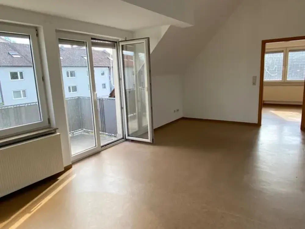 Charmante 2-Zimmer-Dachgeschoss-Wohnung mit sonnigem Balkon in Bietigheim-Bissingen