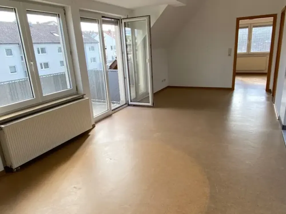 Charmante 2-Zimmer-Dachgeschoss-Wohnung mit sonnigem Balkon in Bietigheim-Bissingen