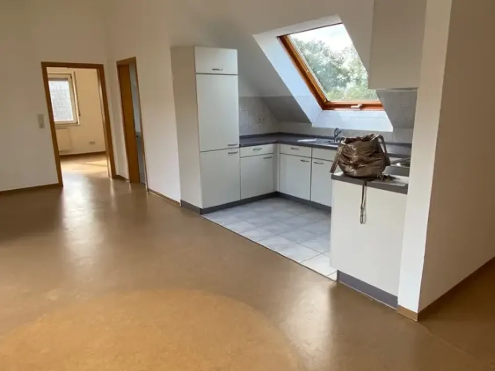 Charmante 2-Zimmer-Dachgeschoss-Wohnung mit sonnigem Balkon in Bietigheim-Bissingen