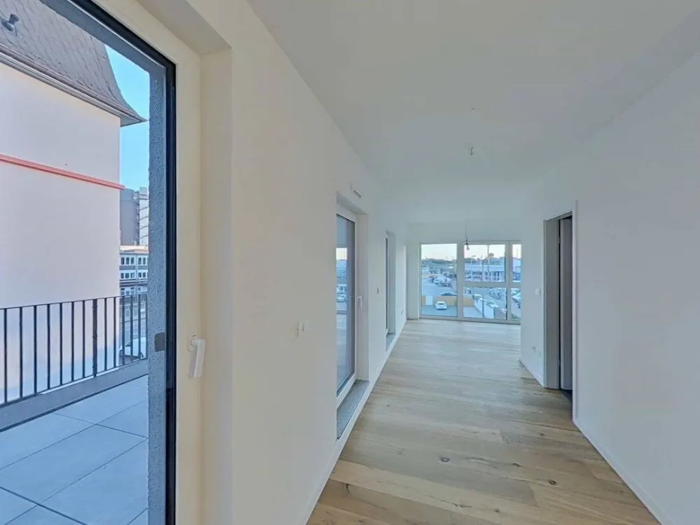 28 m² Balkon zu 56 m² Wohnung: Erstbezug im 2. OG, Einbauküche inklusive
