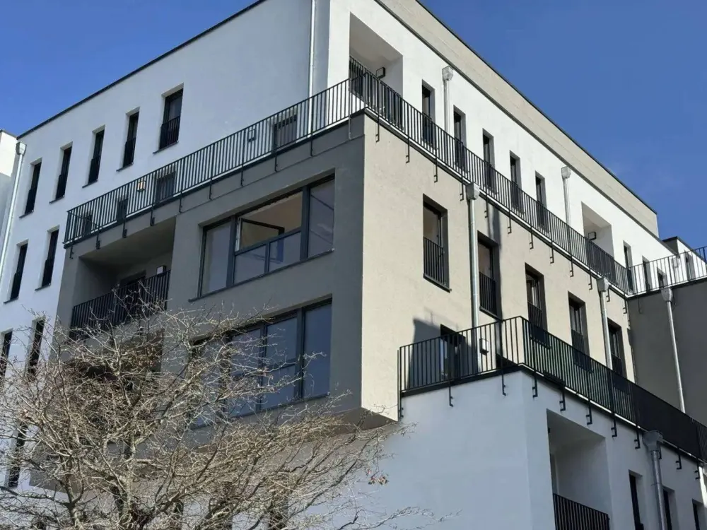 28 m² Balkon zu 56 m² Wohnung: Erstbezug im 2. OG, Einbauküche inklusive