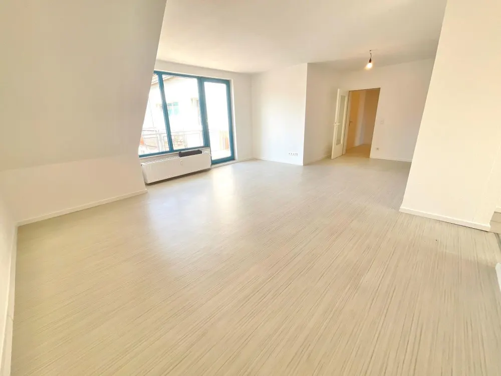 Helle 3 Zimmerwohnung mit Balkon in zentraler Lage