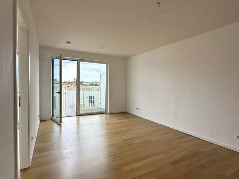 Dachgeschoss, helle 2-Zimmerwohnung * Balkon zum Innenhof * Einbauküche * Zweitbezug * in Moabit