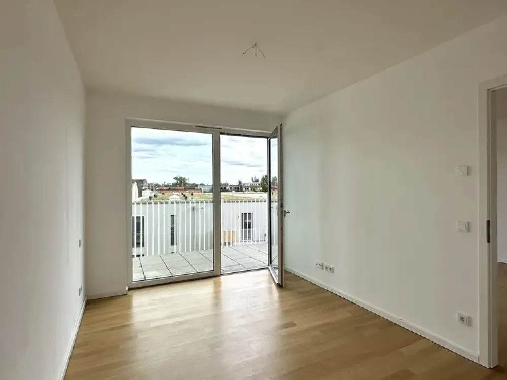 Dachgeschoss, helle 2-Zimmerwohnung * Balkon zum Innenhof * Einbauküche * Zweitbezug * in Moabit