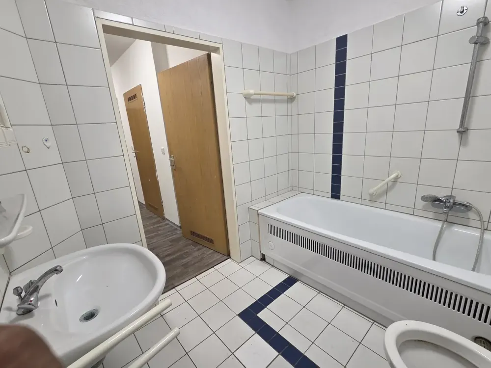 2-Zimmer-Wohnung mit Balkon, Innenstadt-West - WBS erforderlich