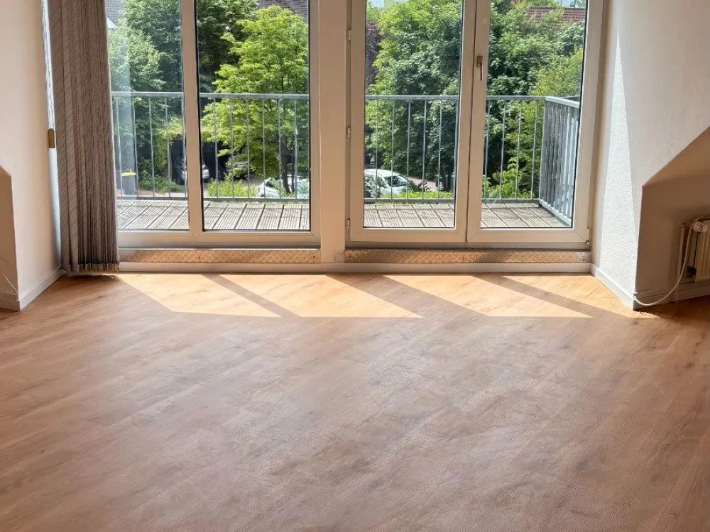 Lichtdurchflutete Dachgeschosswohnung mit großem Südbalkon