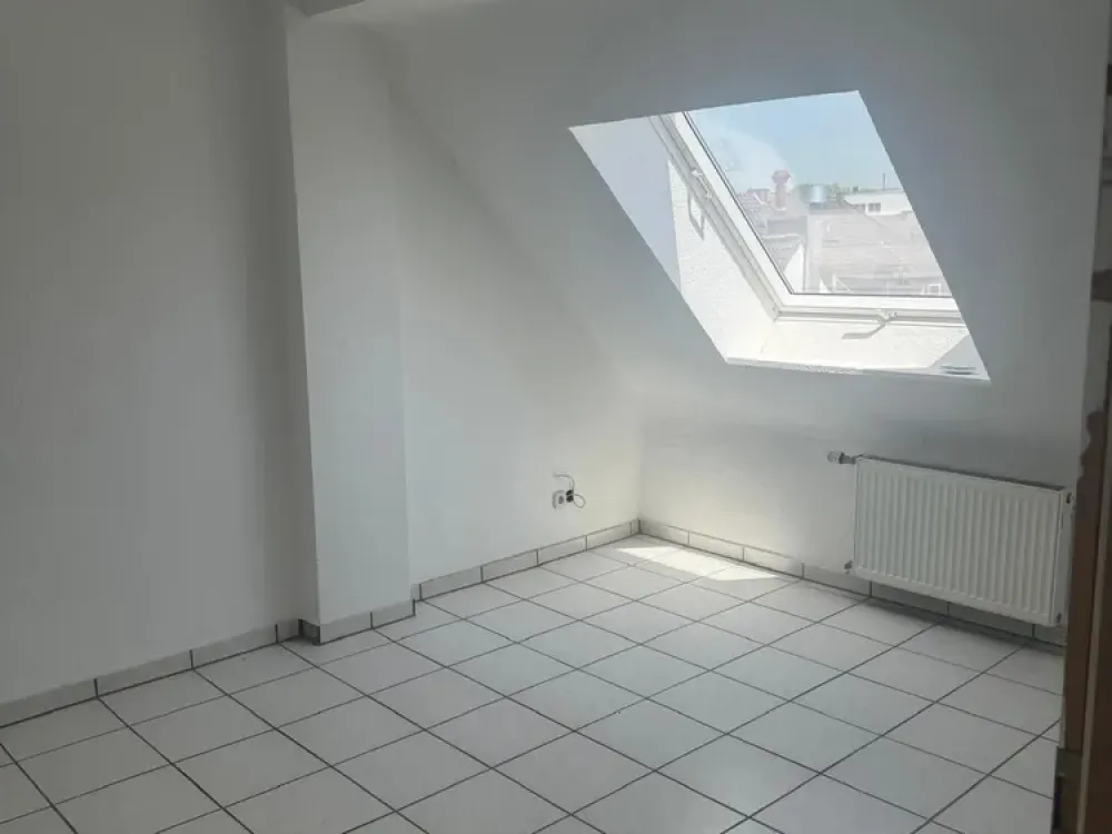 helle 2,5 Zimmer WOhnung im DG