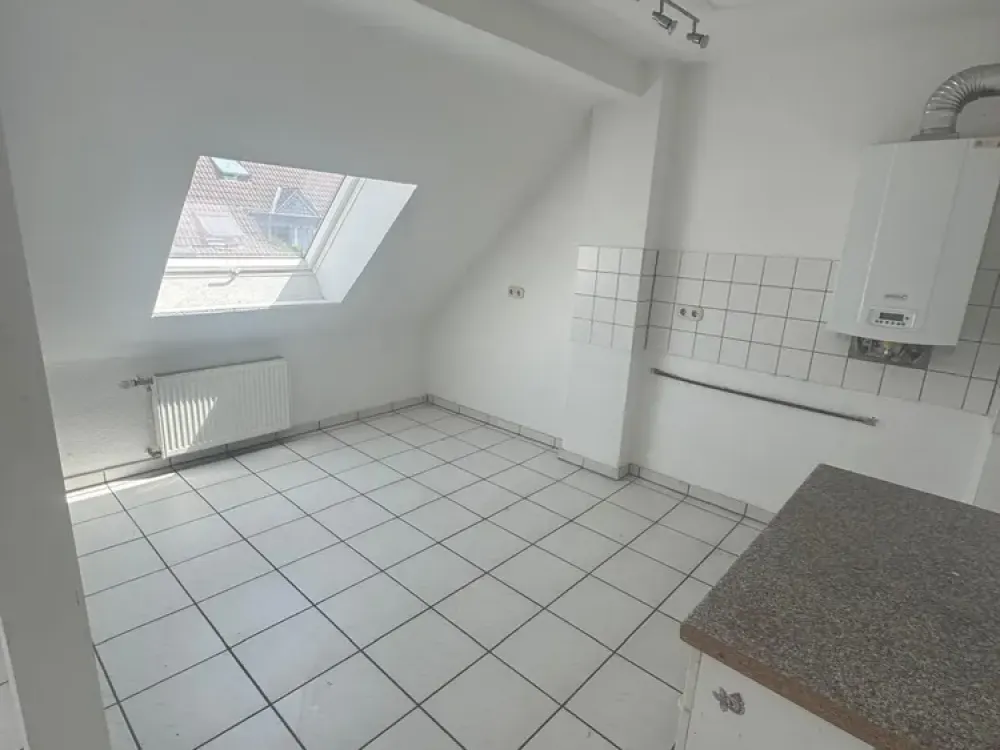 helle 2,5 Zimmer WOhnung im DG