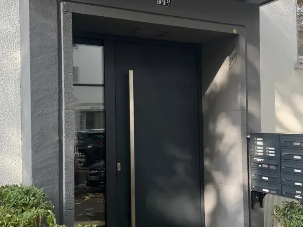 Fully Furnished 3-Room Apartment Near University